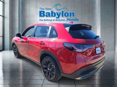 Used 2023 Honda HR-V Sport image 3