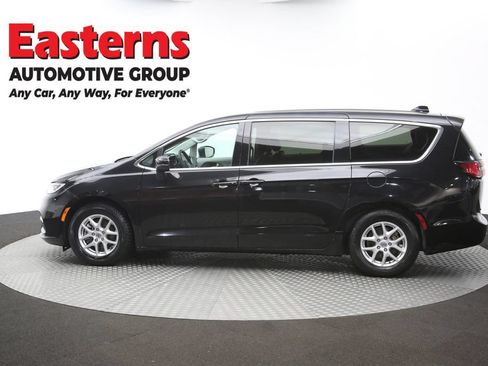 Used 2023 Chrysler Pacifica Touring-L FWD image 62