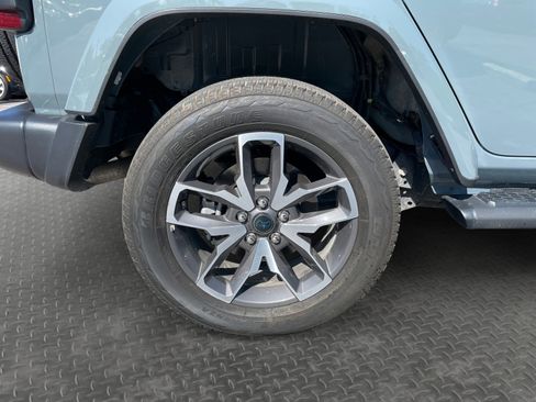 Used 2024 Jeep Wrangler Unlimited w/ Convenience Group AWD/4WD image 31