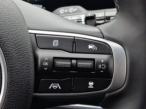 Used 2025 Kia Sportage SX image 24