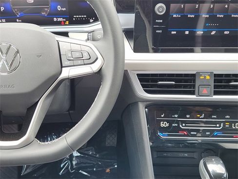 New 2025 Volkswagen Taos SE image 26