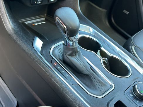 Used 2023 Chevrolet Traverse Premier image 12