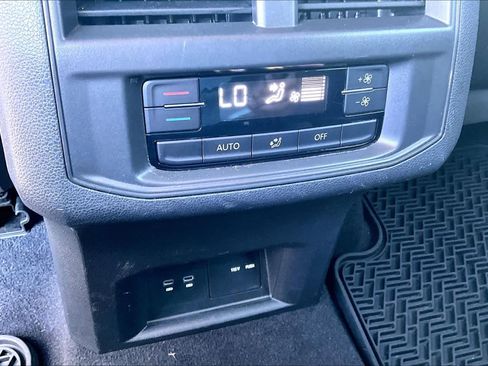 Used 2022 Volkswagen Atlas SE image 31