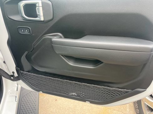 Used 2022 Jeep Gladiator Sport image 17