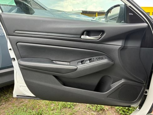 Used 2025 Nissan Altima 2.5 SV FWD image 15