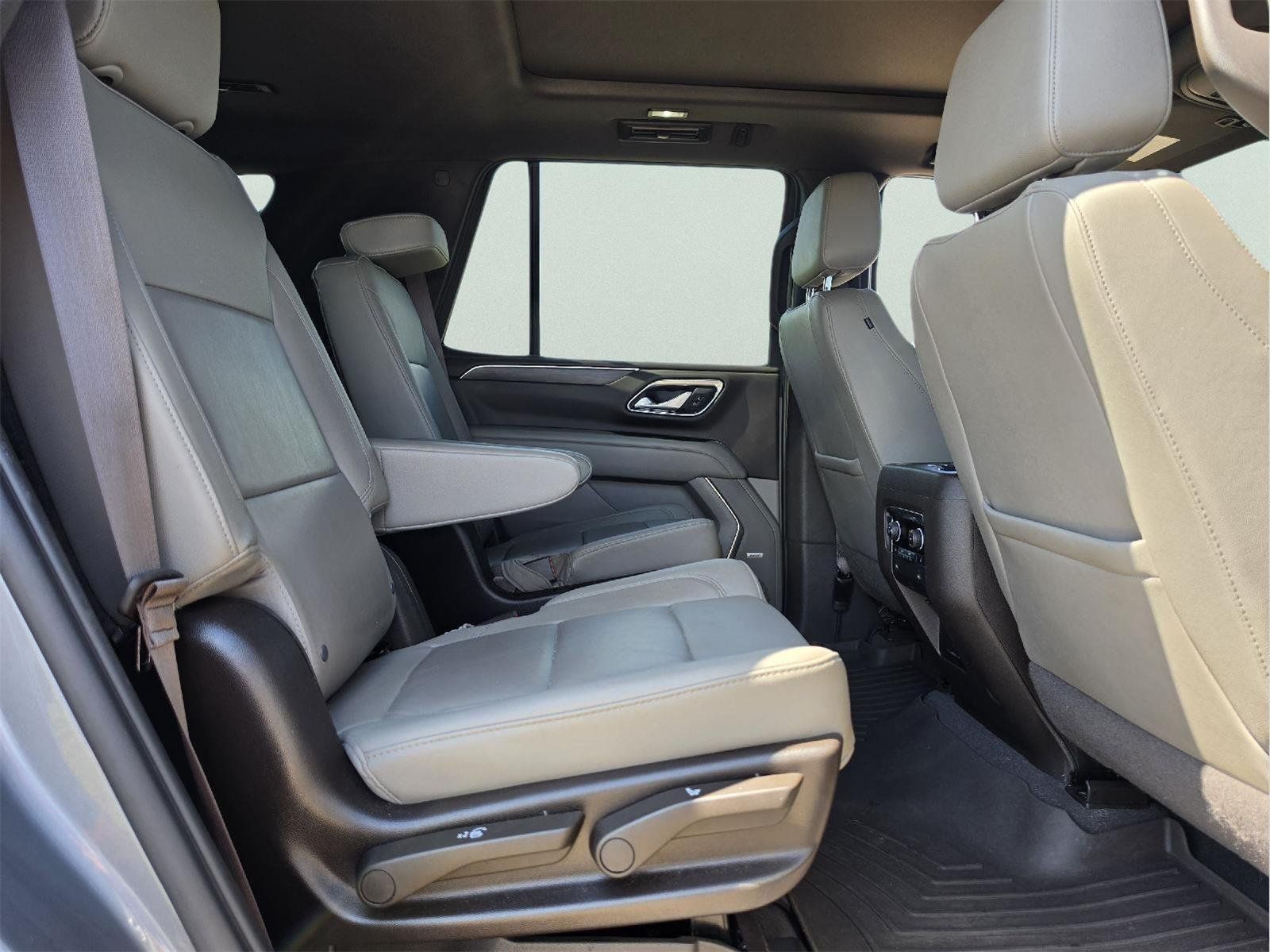 Used 2022 Chevrolet Tahoe Z71 w/ Luxury Package AWD/4WD image 30