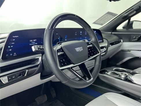 Used 2023 Cadillac Lyriq 2WD image 36