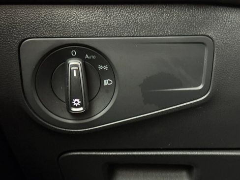 Used 2024 Volkswagen Tiguan SE image 28