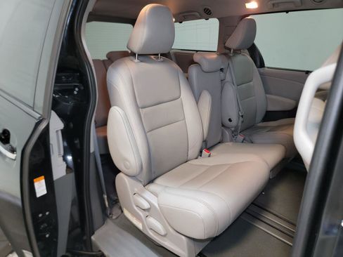Used 2020 Toyota Sienna XLE FWD image 32