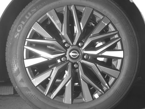 Used 2025 Nissan Altima 2.5 SV FWD image 13