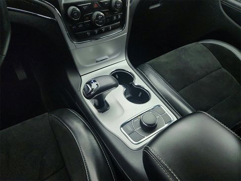 Used 2015 Jeep Grand Cherokee SRT image 16