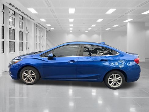 Used 2017 Chevrolet Cruze LT w/ Convenience Package FWD image 8