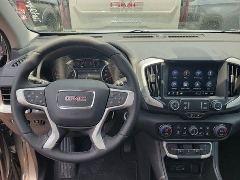 Used 2024 GMC Terrain SLT FWD image 13
