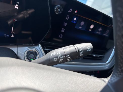 New 2026 Chevrolet Trax LT w/ Sunroof Package image 32