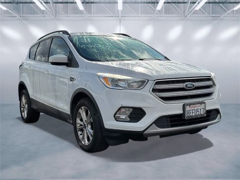 Used 2018 Ford Escape SE w/ SE Sync 3 Package image 14