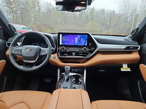 New 2026 Toyota Highlander Platinum AWD/4WD image 7