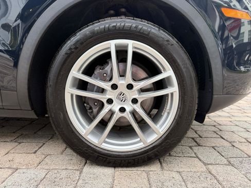 Used 2020 Porsche Cayenne image 23