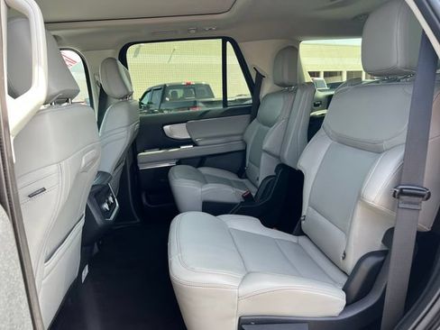 Certified 2025 Ford Expedition Active AWD/4WD image 4