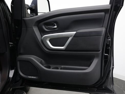 Used 2016 Nissan Titan SL RWD image 40