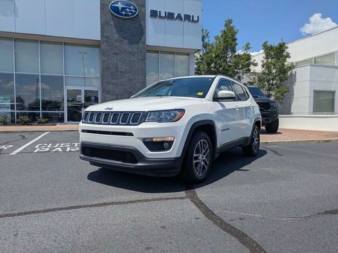 Used 2018 Jeep Compass Latitude w/ Popular Equipment Group FWD image 9