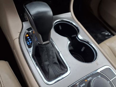 Used 2019 Jeep Grand Cherokee Limited image 20