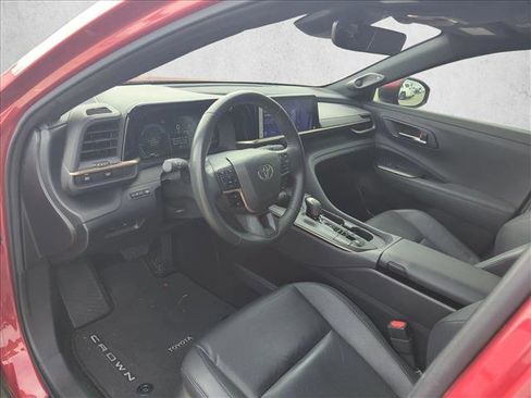 Used 2023 Toyota Crown Limited image 9