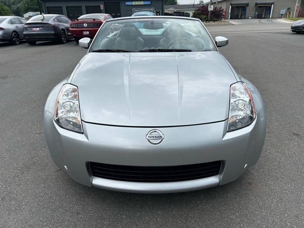 Used 2005 Nissan 350Z Touring RWD image 3