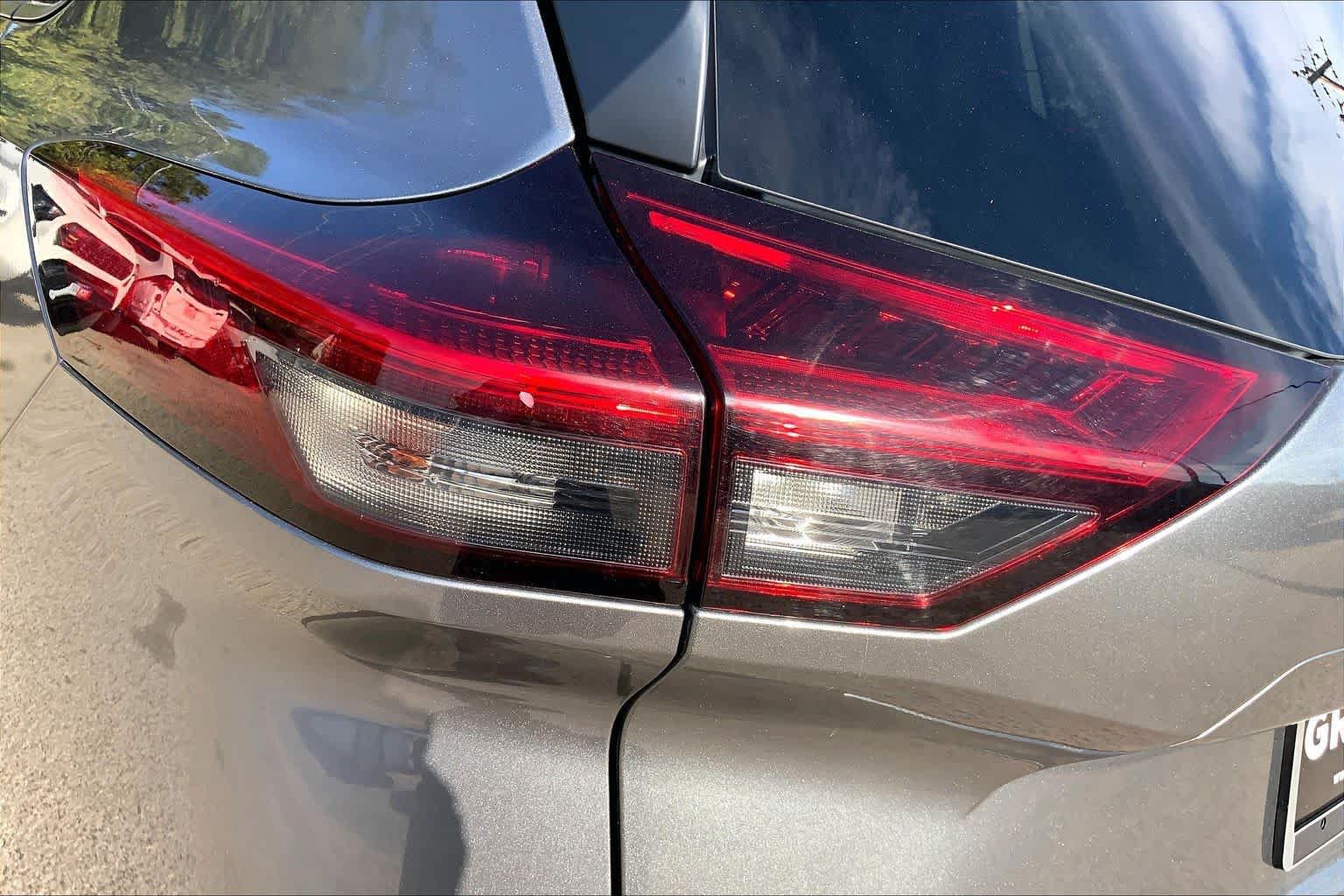 Used 2023 Nissan Rogue SV w/ SV Premium B Package FWD image 28