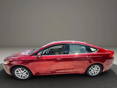 Used 2015 Ford Fusion SE FWD image 2