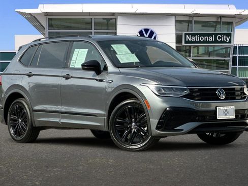 Certified 2022 Volkswagen Tiguan SE R-Line image 2