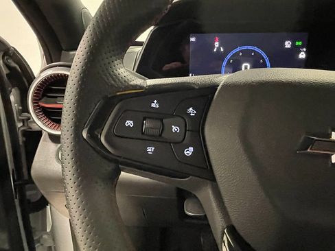 Used 2025 Chevrolet Trax RS FWD image 35