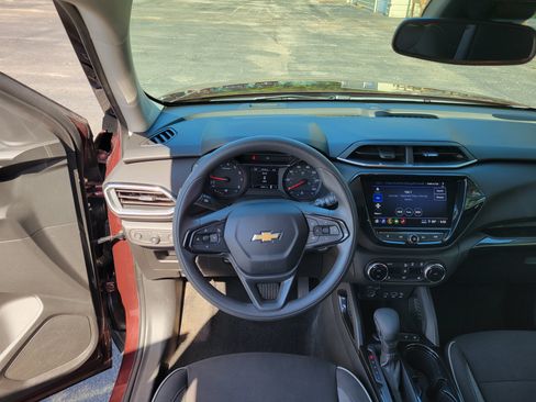 Certified 2023 Chevrolet TrailBlazer LT w/ Convenience Package FWD image 12
