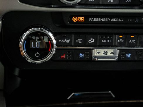 Used 2022 Ford F250 Lariat w/ Black Appearance Package AWD/4WD image 29