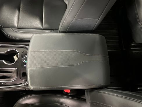 Certified 2020 Chevrolet Traverse Premier w/ LPO, Floor Liner Package AWD/4WD image 28