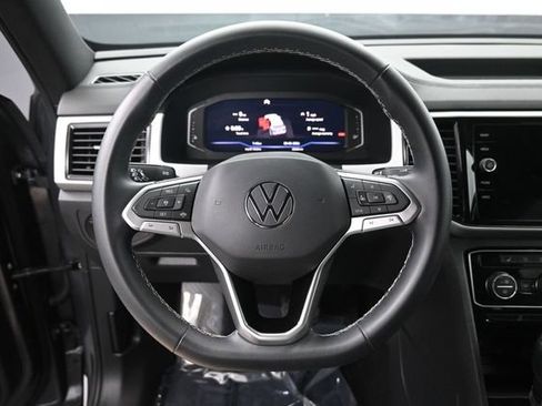 Used 2022 Volkswagen Atlas Cross Sport SE w/ Black Wheel Package AWD/4WD image 21