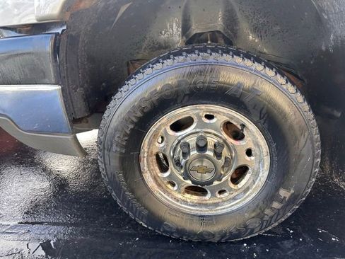 Used 2004 Chevrolet Silverado 2500 LT w/ Heavy-Duty Power Package image 5