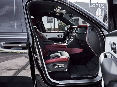 Used 2026 Rolls-Royce Cullinan AWD/4WD image 24