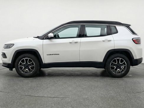 Used 2025 Jeep Compass Trailhawk image 5