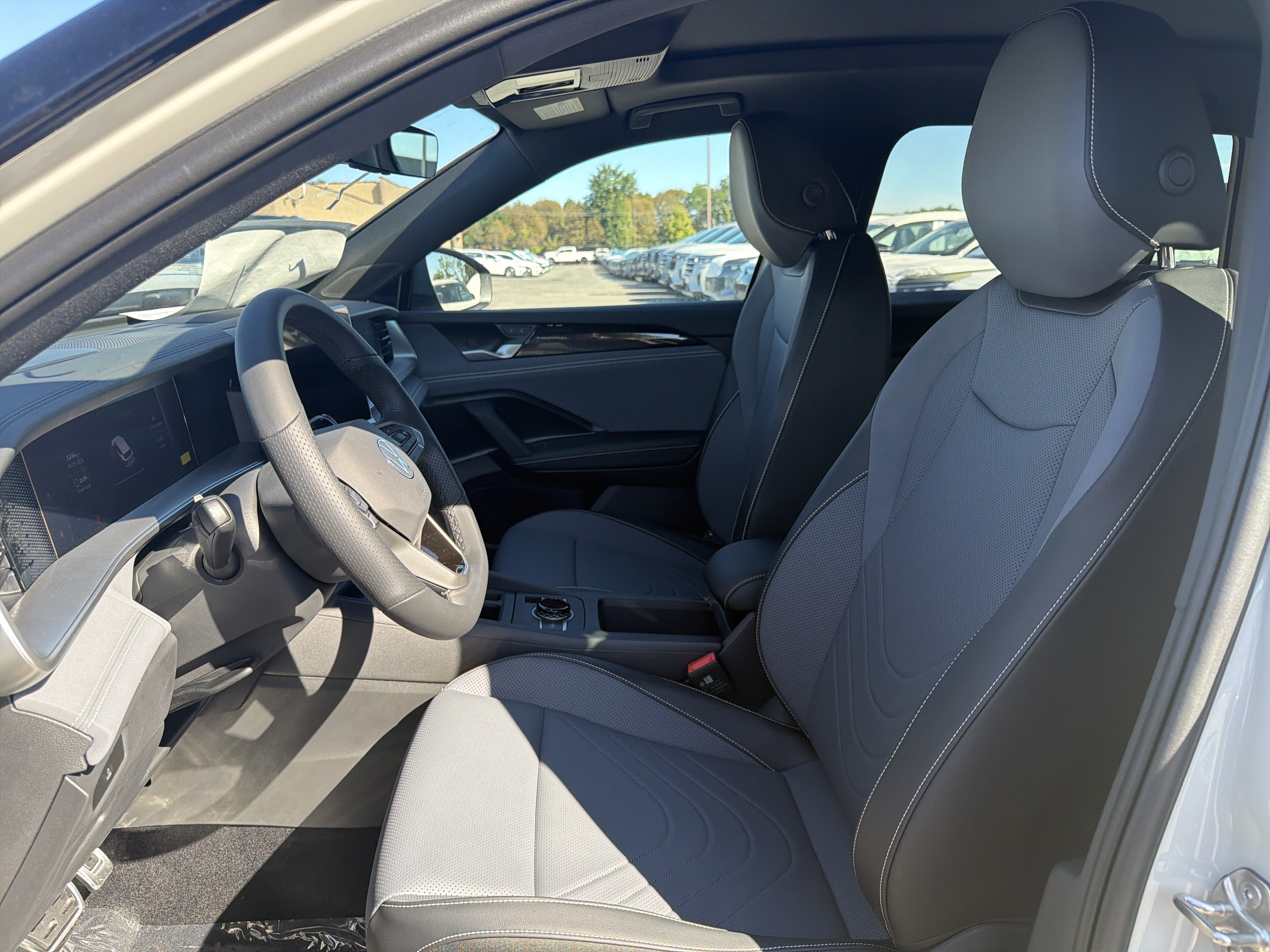 New 2026 Volkswagen Tiguan SE R-Line AWD/4WD image 10
