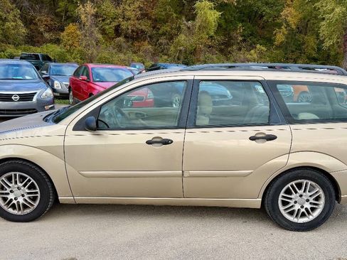 Used 2002 Ford Focus SE FWD image 1