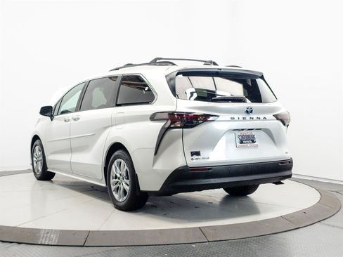 Certified 2025 Toyota Sienna XLE AWD/4WD image 10