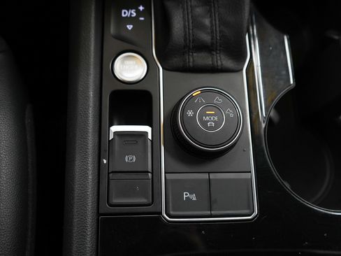 Used 2019 Volkswagen Atlas SEL R-Line AWD/4WD image 24