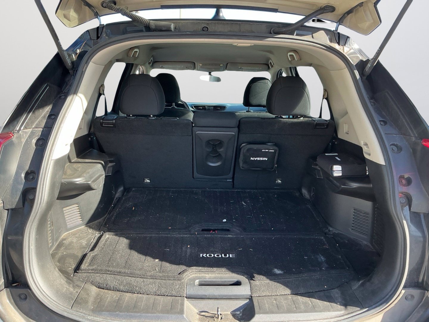 Used 2018 Nissan Rogue S FWD image 12