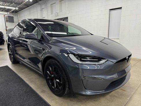 Used 2023 Tesla Model X Plaid image 3
