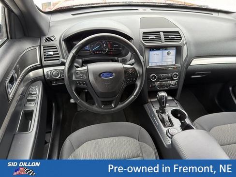 Used 2018 Ford Explorer XLT w/ Equipment Group 201A AWD/4WD image 9