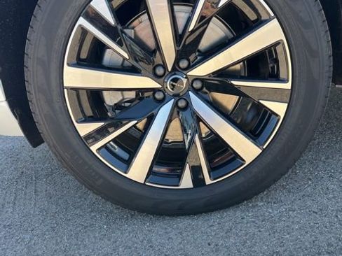 New 2026 Volvo XC90 B5 Core image 33