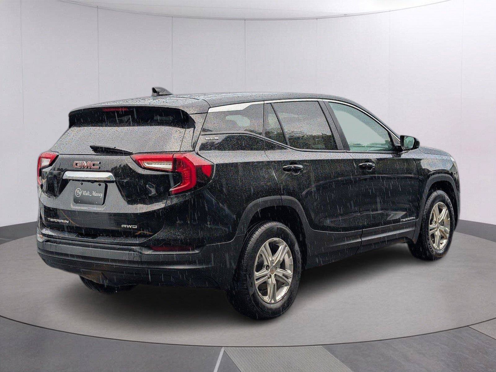 Used 2024 GMC Terrain SLE AWD/4WD image 5