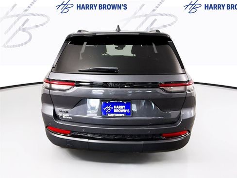 Used 2022 Jeep Grand Cherokee Altitude AWD/4WD image 29