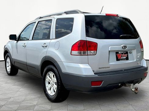Used 2009 Kia Borrego LX w/ Convenience Pkg image 4