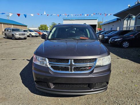 Used 2019 Dodge Journey SE image 2